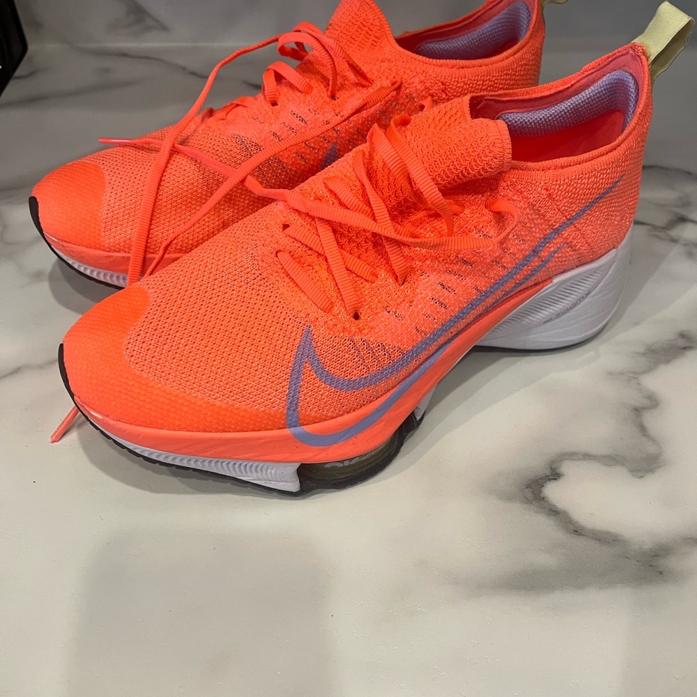 Nike Women's Air Zoom Tempo Next% Flyknit Running Shoes BRIGHT MANGO/WHITE 7.5